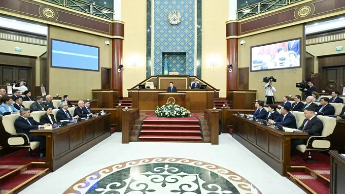 Мәжіліс не бітірді, неге үлгермеді? Көктемгі сессияның шулы заңдары мен жаңа бастамалар 