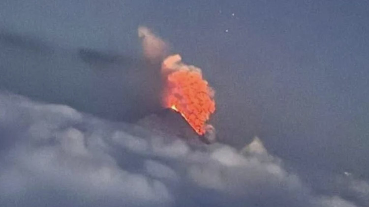 Еуразиядағы ең биік жанартау атқылай бастады