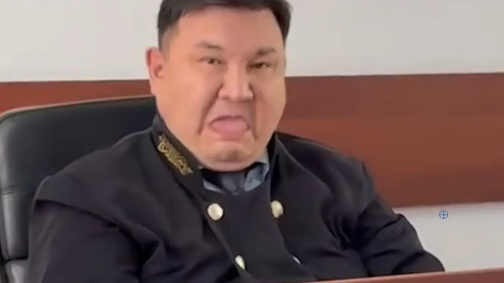 Берденовтің ісін жүргізетін судья журналиске тілін шығарған (ВИДЕО)