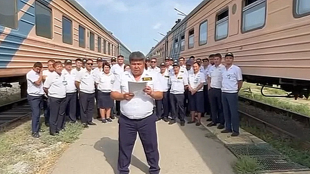 Маңғыстау – Ақтөбе пойызының жолсеріктері еңбек жағдайына шағымданды