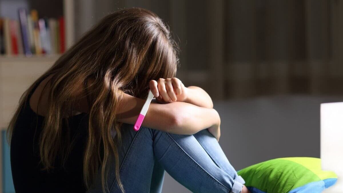 Жамбыл облысында 14 жастағы оқушы қыз досынан жүкті болып қалды 