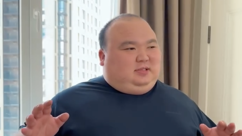 "Барлығына уайым болдым": Танымал актер артық салмағы туралы айтты (ВИДЕО)