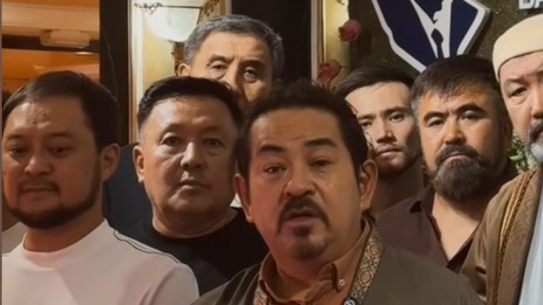 Белгілі актер сирек кездесетін дертке шалдықты: әріптестері халықтан көмек сұрады