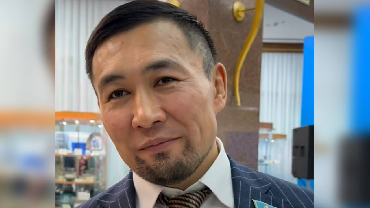 "Ананың алдында регламент жоқ": Ардақ Назаров атақты құттықтауы туралы (ВИДЕО)