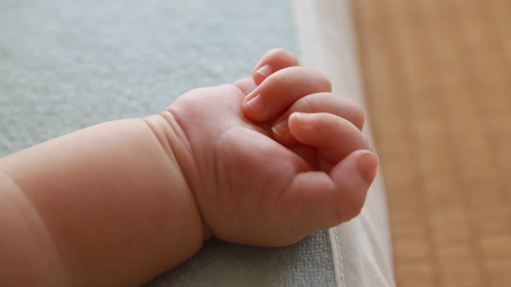 Шымкентте еттартқышқа қолын қыстырған 1 жасар балаға ота жасалды