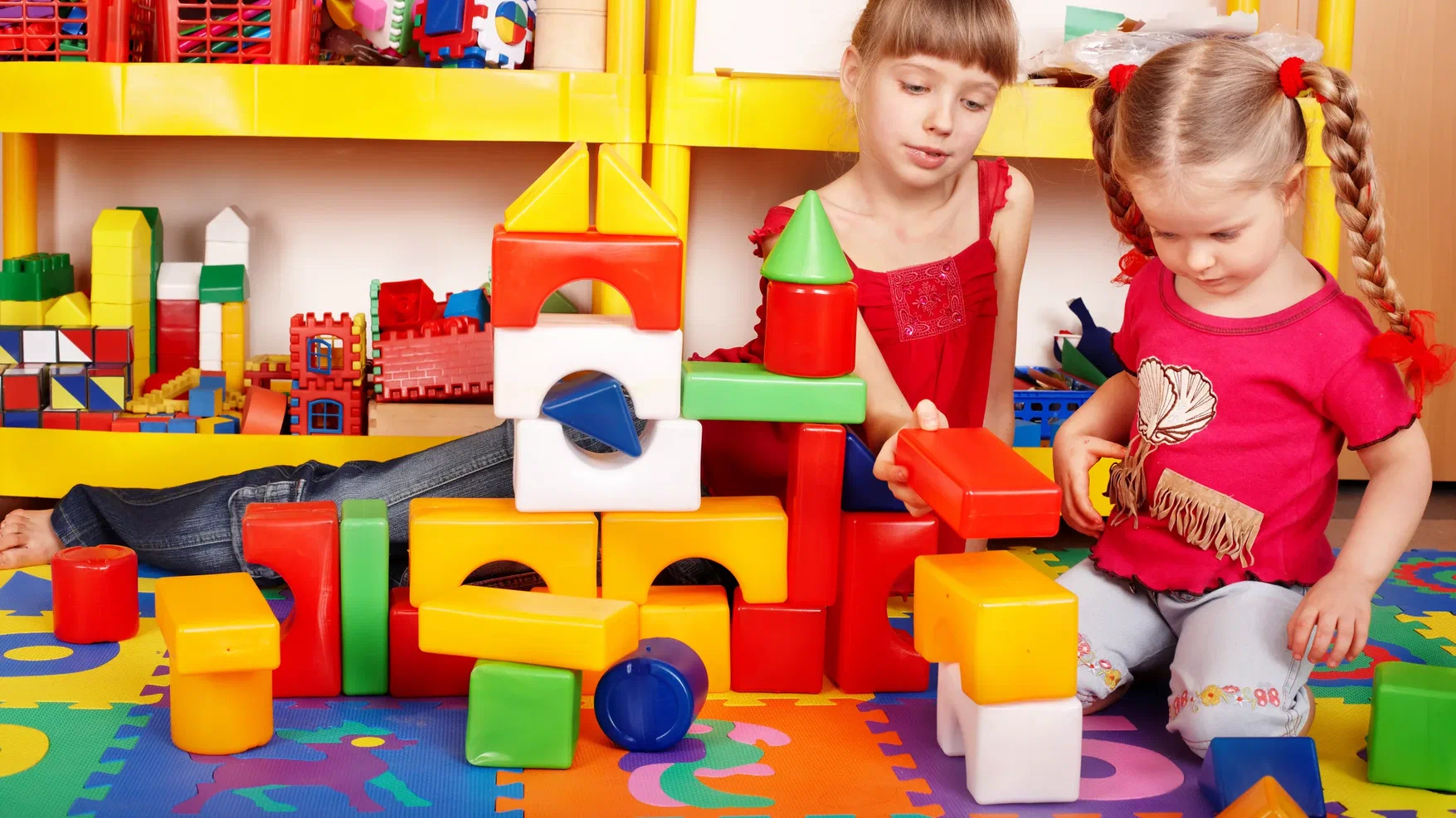 Атырауда ана үш жасар бүлдіршіннің үстінен полицияға арызданды