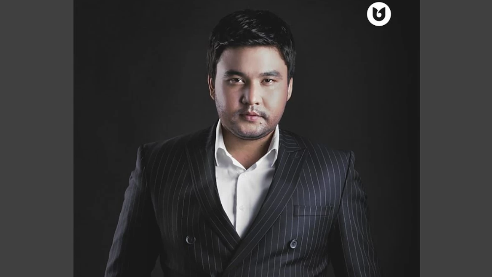 "Желкесінен шығару керек": Танымал қазақ әншісі той иелерін лақтырып кеткен (ФОТО)