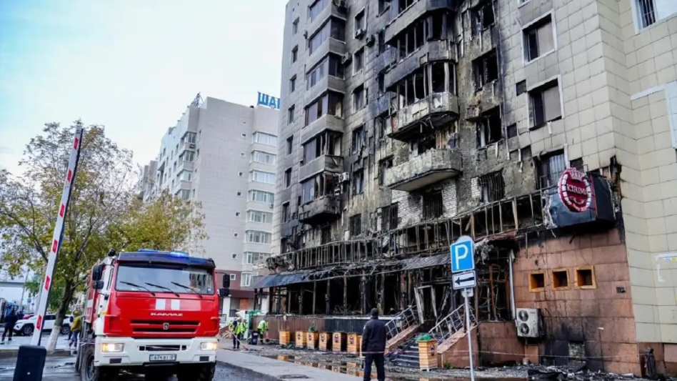 Астананың қақ ортасындағы дәмханадан өрт шығып, бірнеше үй қоса кетті