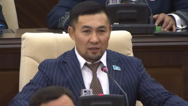 Мәжіліс депутаттарға мінберден құттықтау жолдауға рұқсат берді