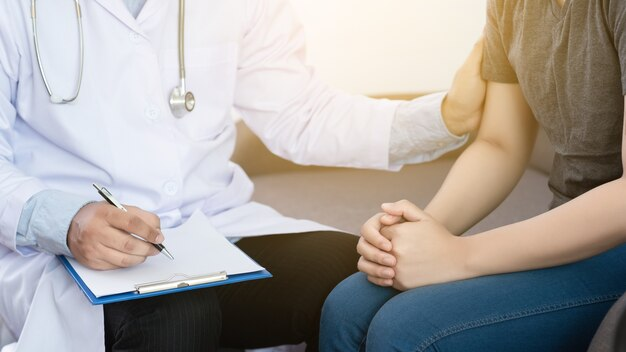 Павлодар облысында 19 жастағы пациент терапевтті балағаттады