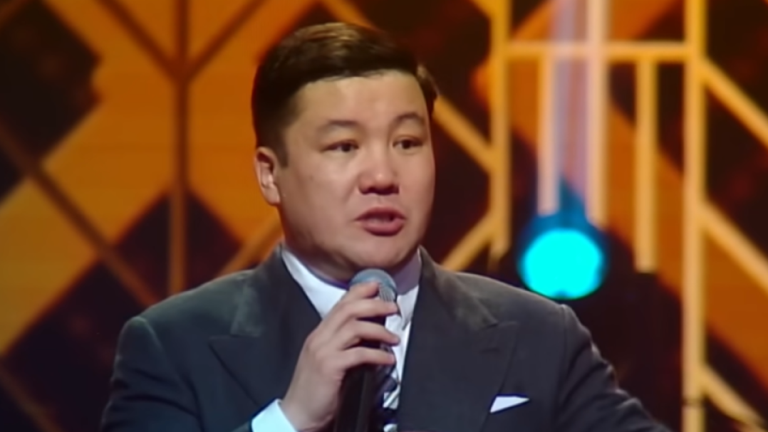 "Интимдік қызмет алған": Тұрсынбек Қабатовқа қатысты сұмдық ақпар шықты