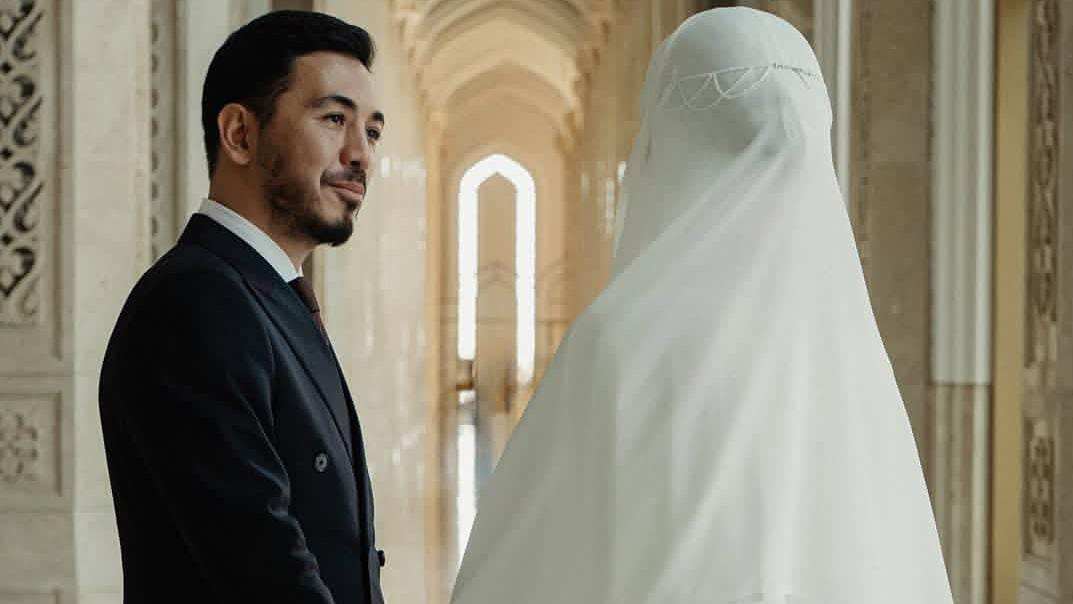 «Хиджаб киген ару»: Дәурен Айдарқұлов үшінші рет отбасын құрды