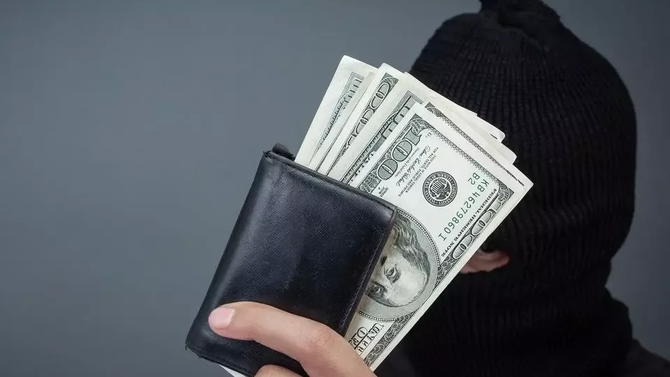 Алаяқтар атыңыздан кредит алса, не істеу керек?