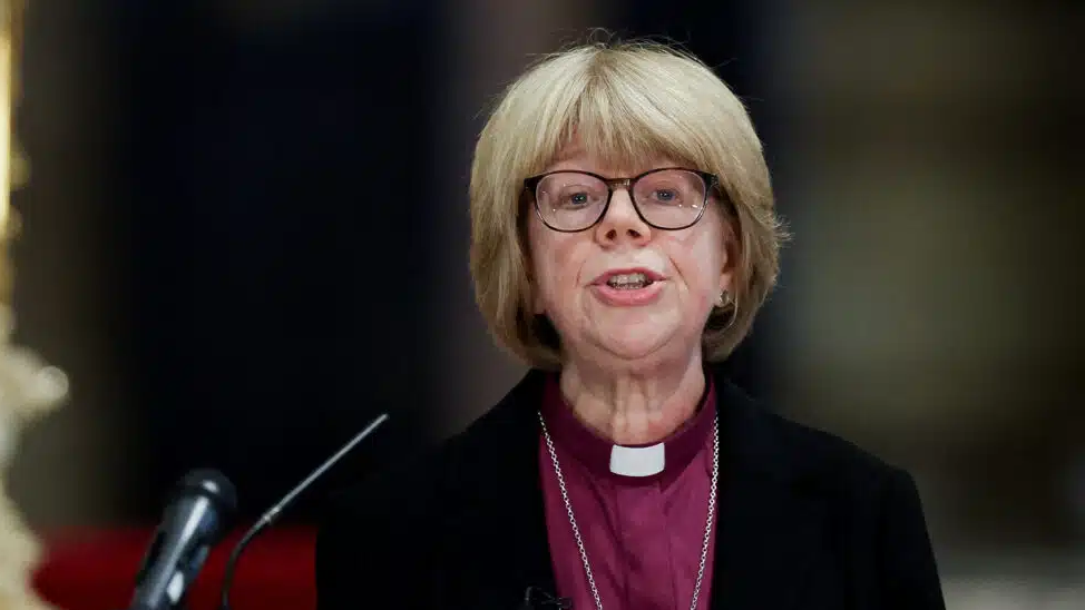 Англия шіркеуін алғаш рет әйел адам басқарды