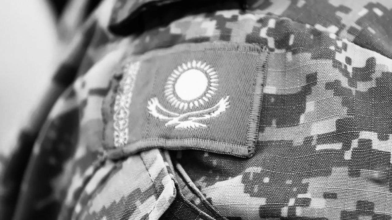 Абай облысында сарбаз ғимараттан секіріп кетті