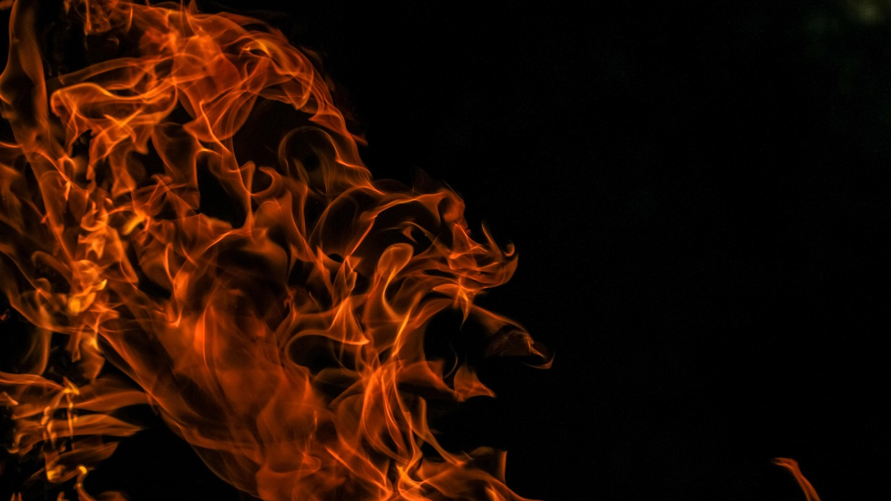 Атырау маңында өрт шығып, қалаға күйік иісі тарады