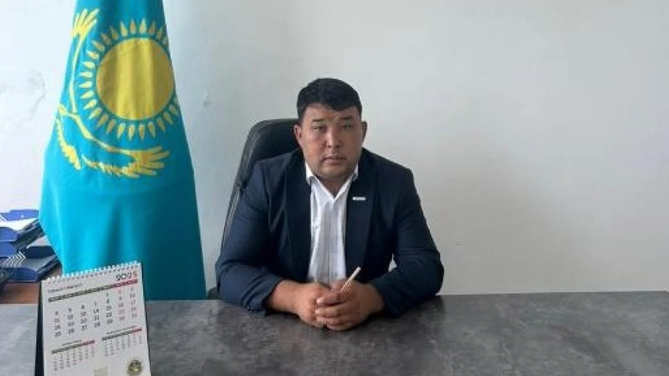 «Неге үндемей отырсың?» – Зайсанда әкім мен тұрғын арасындағы жанжал видеоға түсті