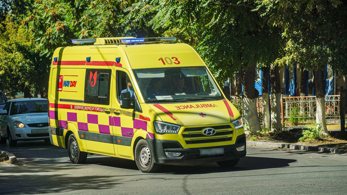 Алматыда жедел жәрдем көлігі 15 жастағы баланы қағып кетті