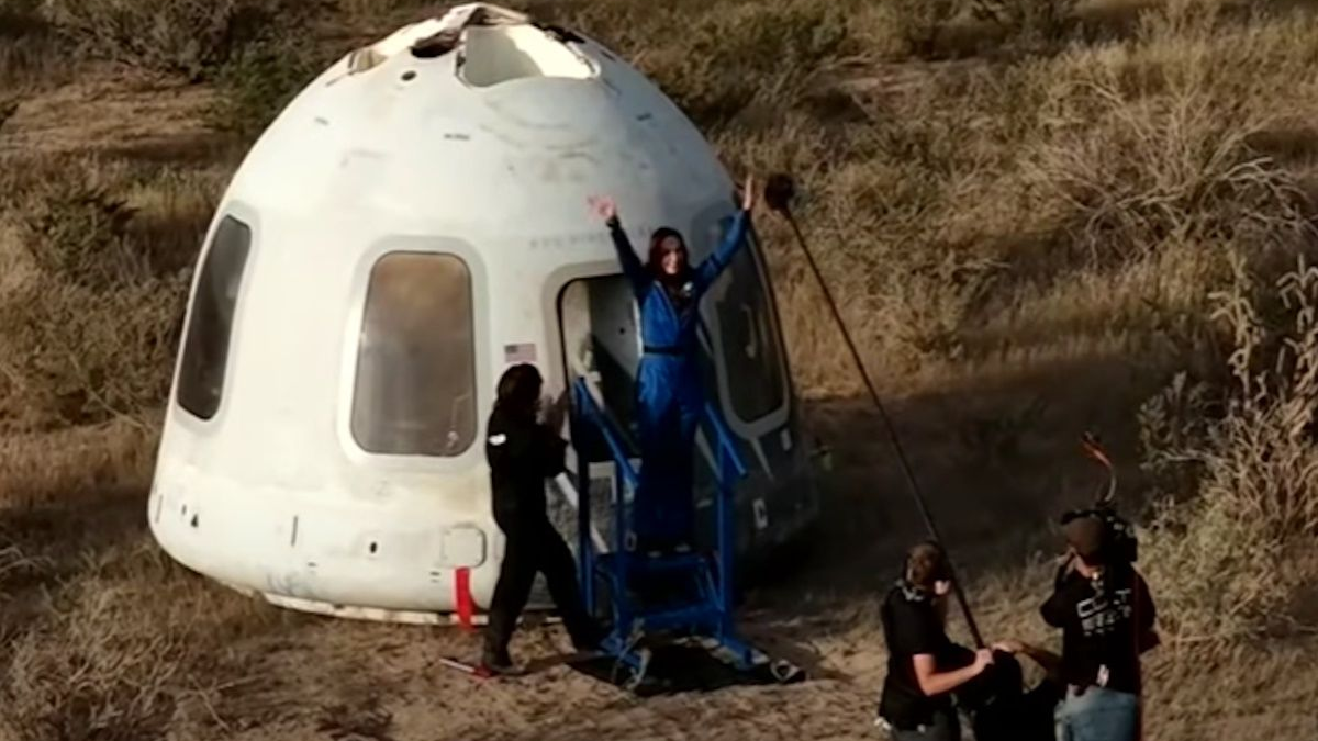 Қазақстандық әйел алғаш рет ғарышта : Дана Қарағұсова сәтті ұшып, аман-есен жерге оралды