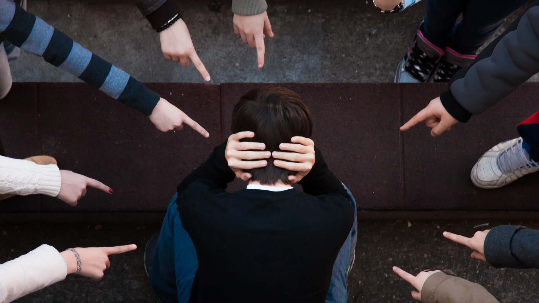  Немқұрайлылық - суицидтің бастауы: Балалардың жанайқайын еститін қоғам қайда?