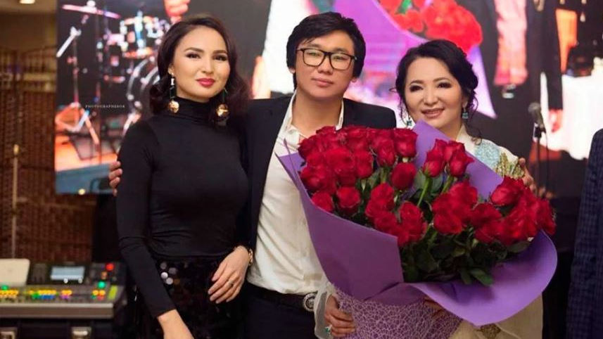 "Қайрат әлсіз болып тұр": Гүлзира Айдарбекова тойда төбе көрсетпеген Жұлдыз туралы 