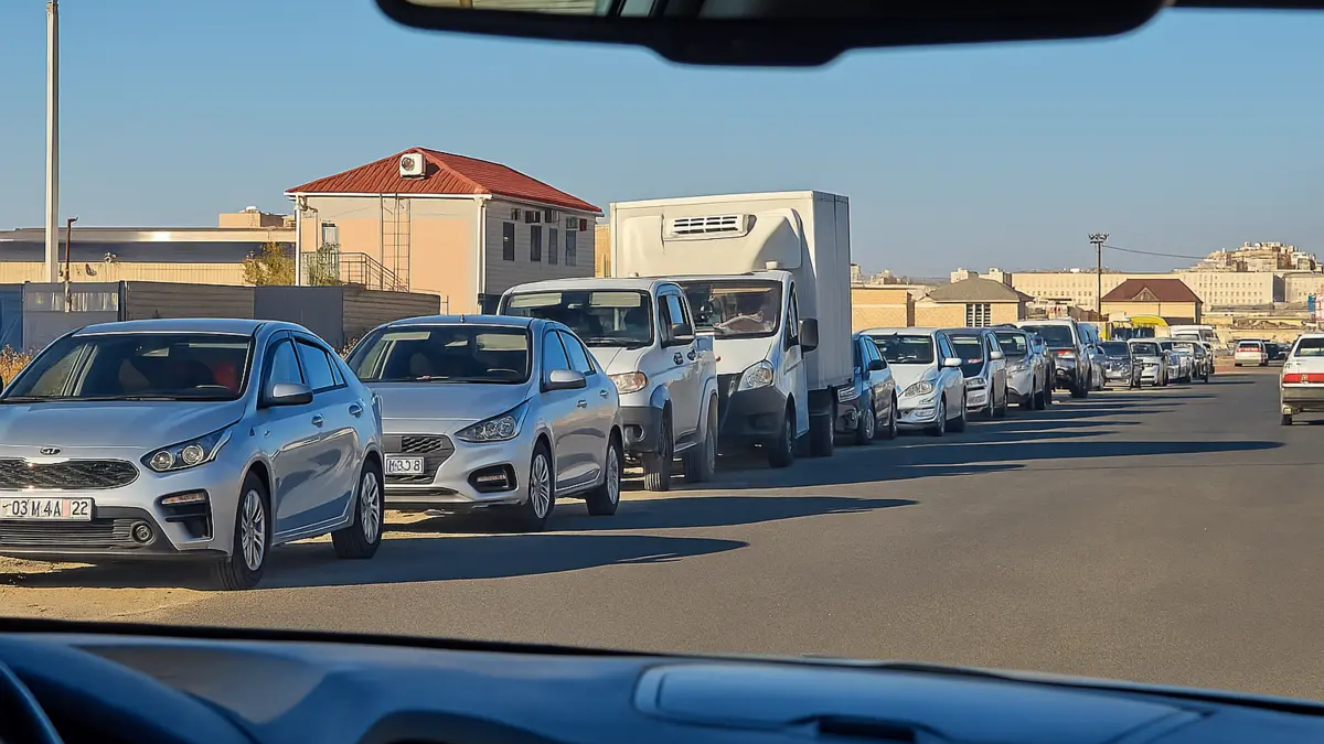 Маңғыстауда газ тапшы: жүргізушілер таң атпай кезекке тұруға мәжбүр