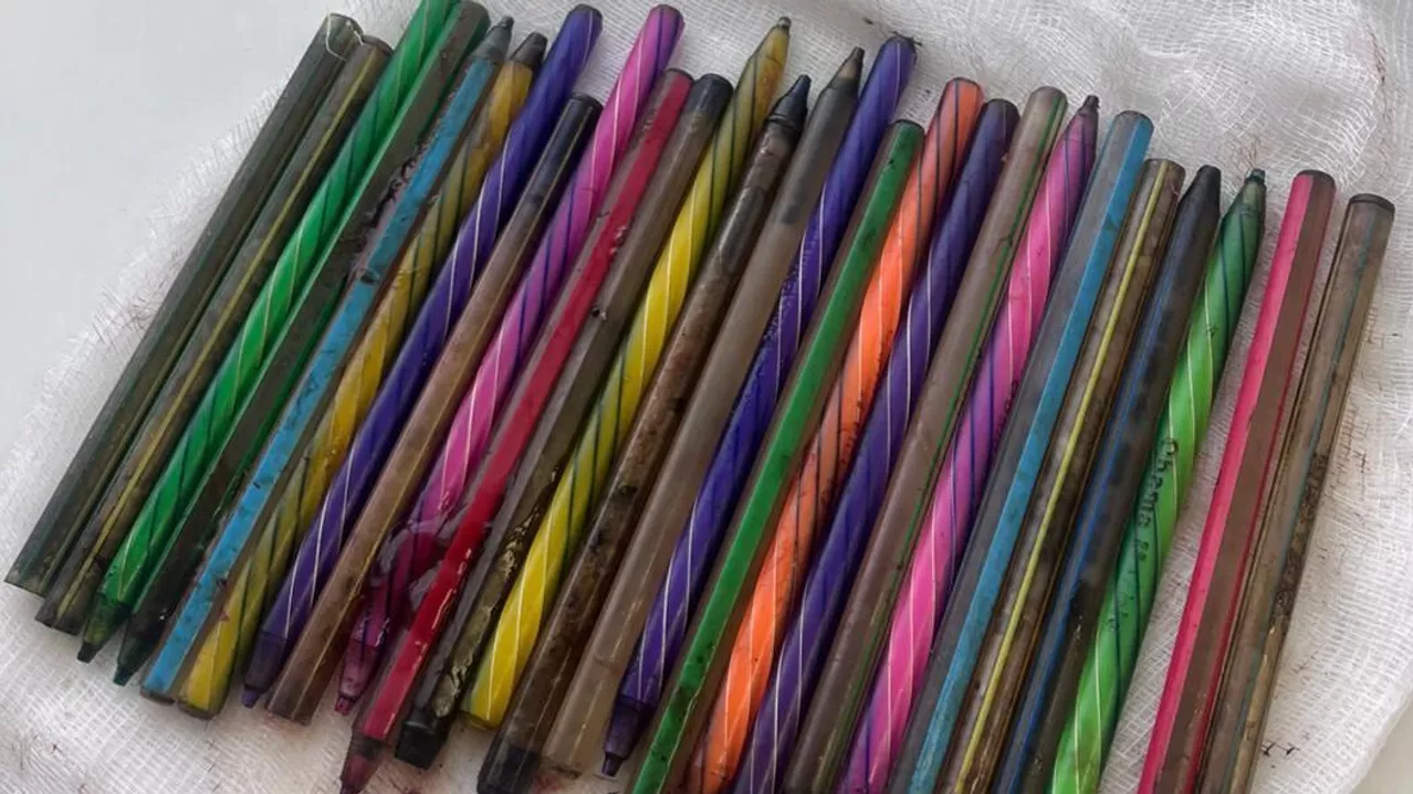 Шымкентте ер адам бәстесіп, 26 қаламсапты жұтып жіберген