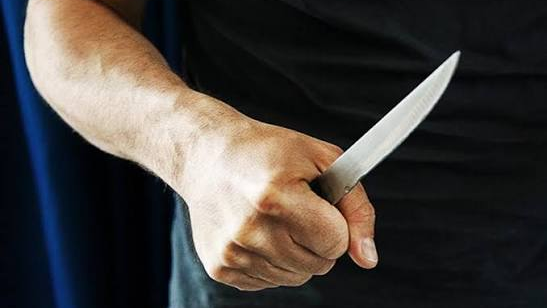 «Не істемек болғаны белгісіз»: Ақтауда ер адам пышақпен бөтен үйге кірмекші болған (ВИДЕО)