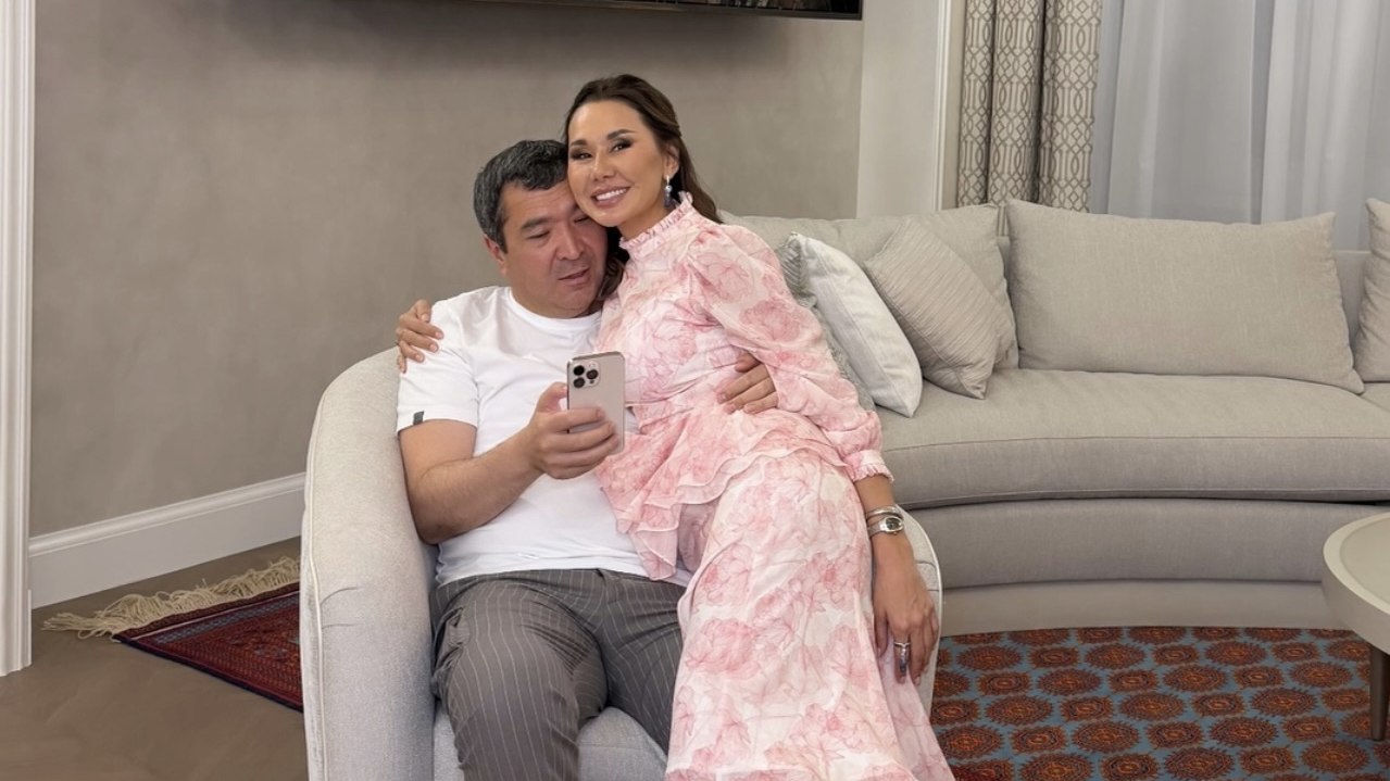 «Күйеуінің үстіне мініп алған»: Динара Сәтжан Жұмабек Жанықұловпен түскен фотосын жариялады