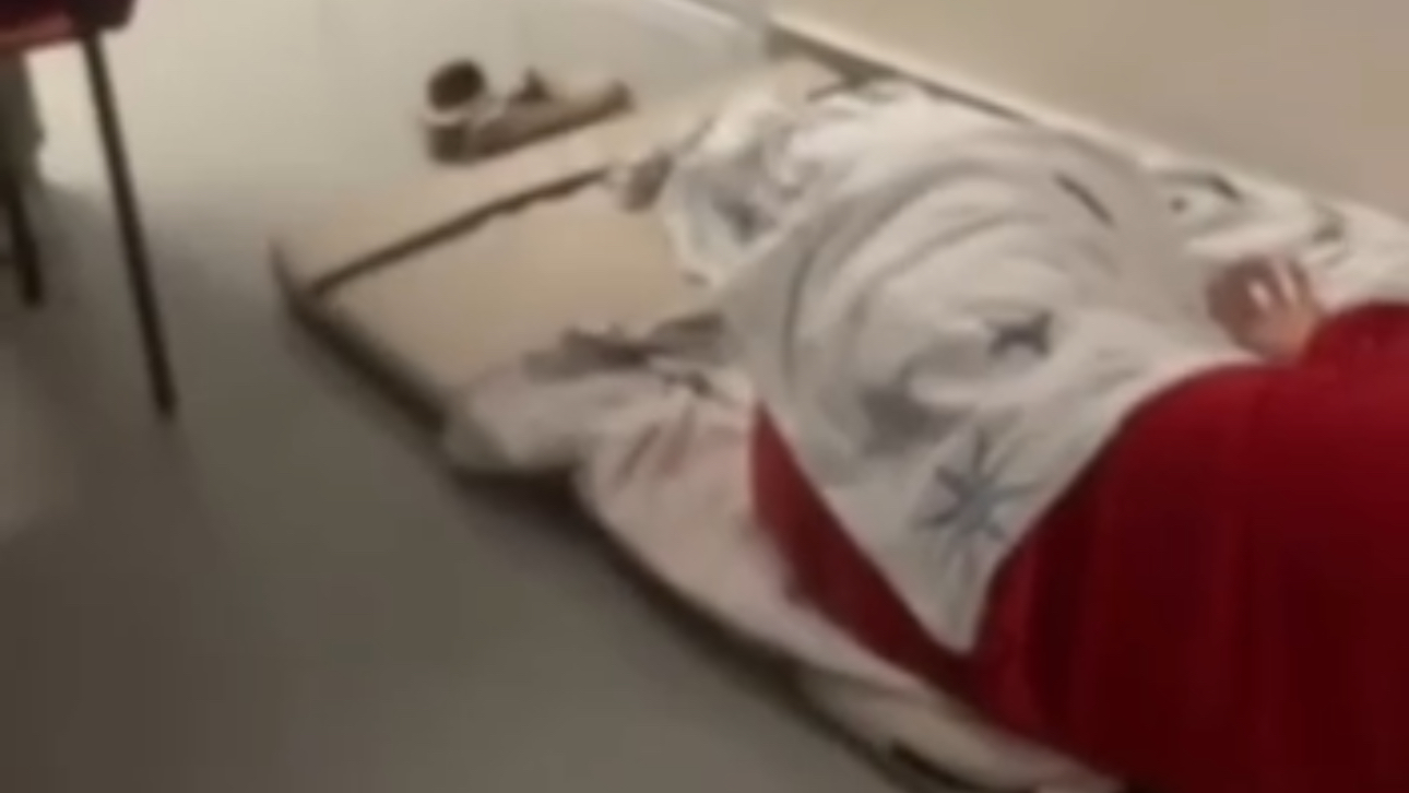 Шымкенттегі инфекциялық ауруханада аналар мен балалар дәлізде жатуға мәжбүр болды