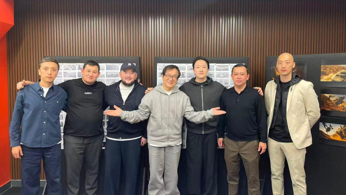 Джеки Чан Қазақстан режиссеріне сенім артты: жаңа фильм Қазақстанда 2026 жылы түсіріледі