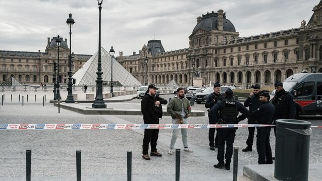 Луврді тонаған күдіктілердің екеуі Париж полициясы қолына түсті