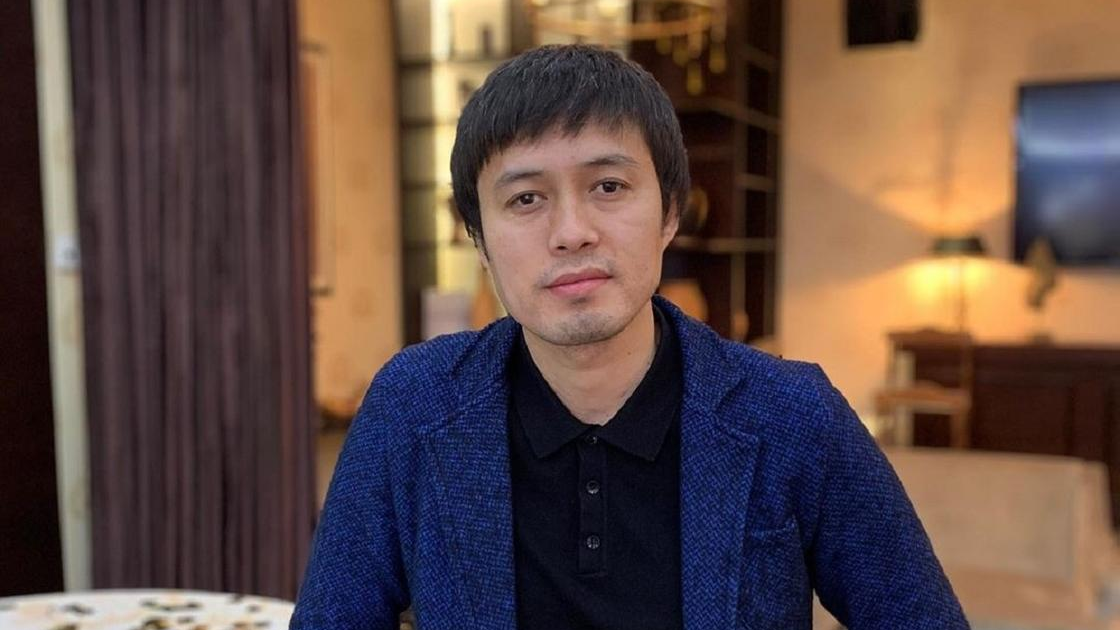 Пәк қыз өзінің кискасын қырады