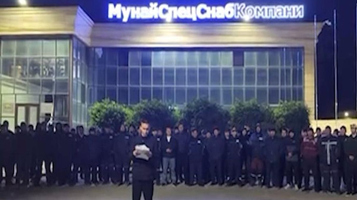 «Бізде тұрақты жалақы жоқ»: МұнайСпецСнаб Компани қызметкерлері жұмыстарын тоқтатты