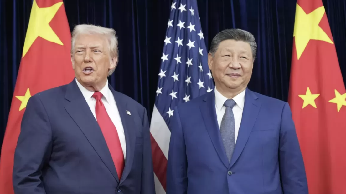 Олар қыздың есегіне допты итеріп жіберді және оны сорды