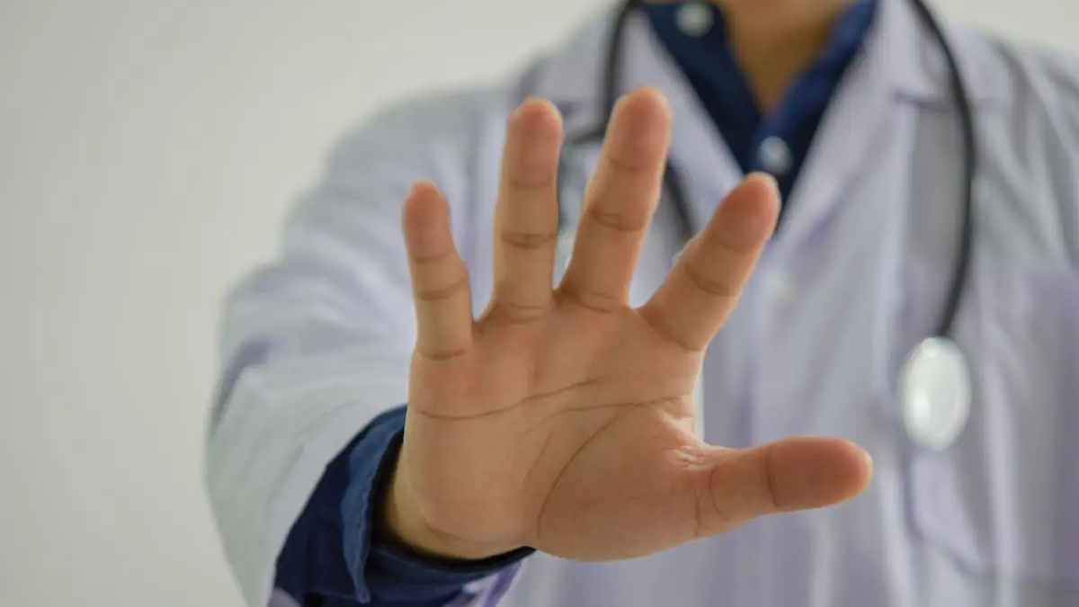 Алматы облысында дәрігерге қол көтерген ер адамға сот үкімі шықты