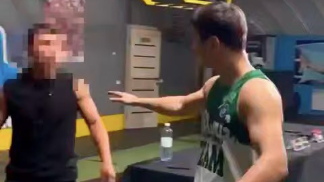 Екі жетілген секс бейнелерімен