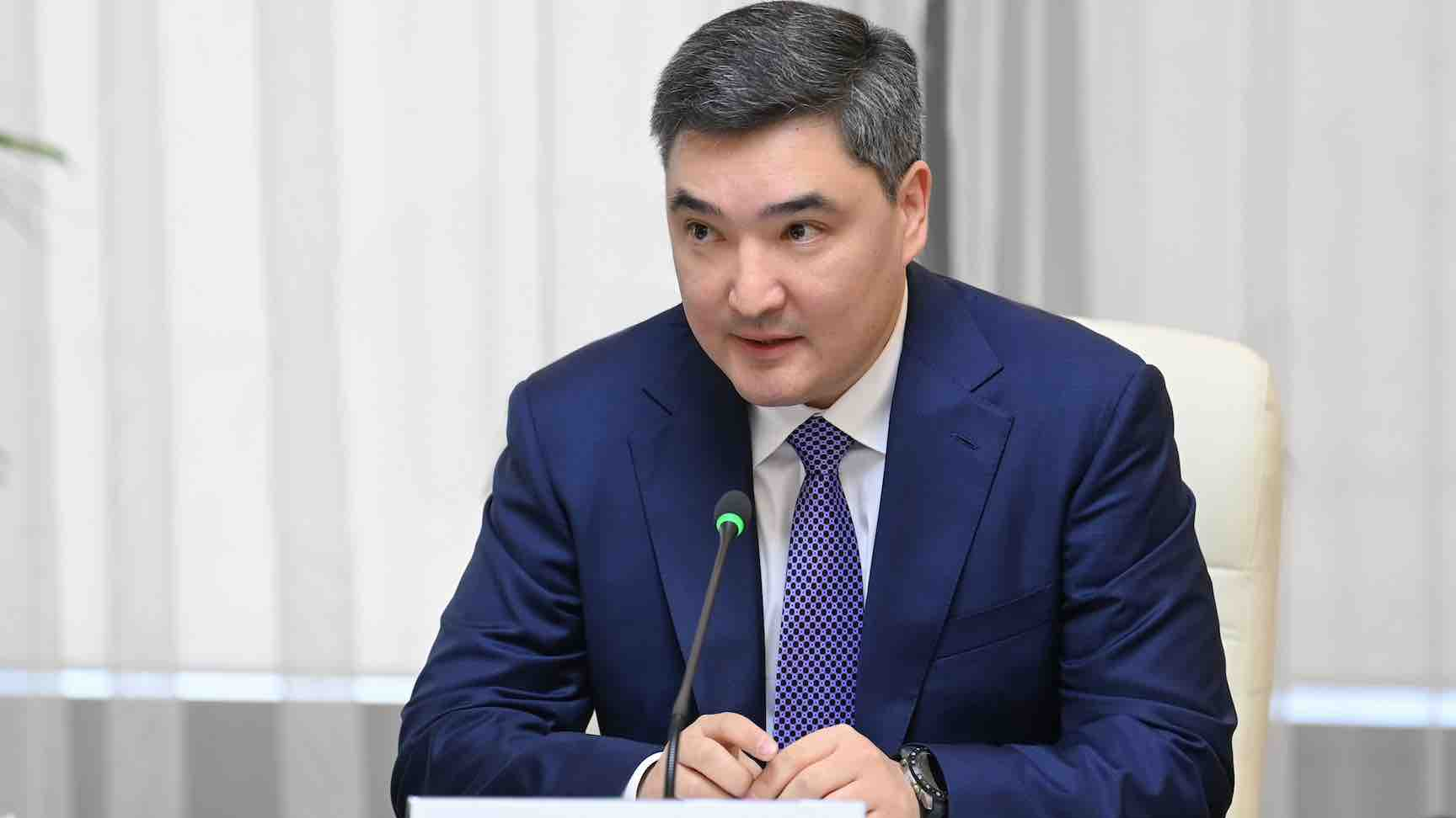 Премьер-министр спорт саласын сынға алды