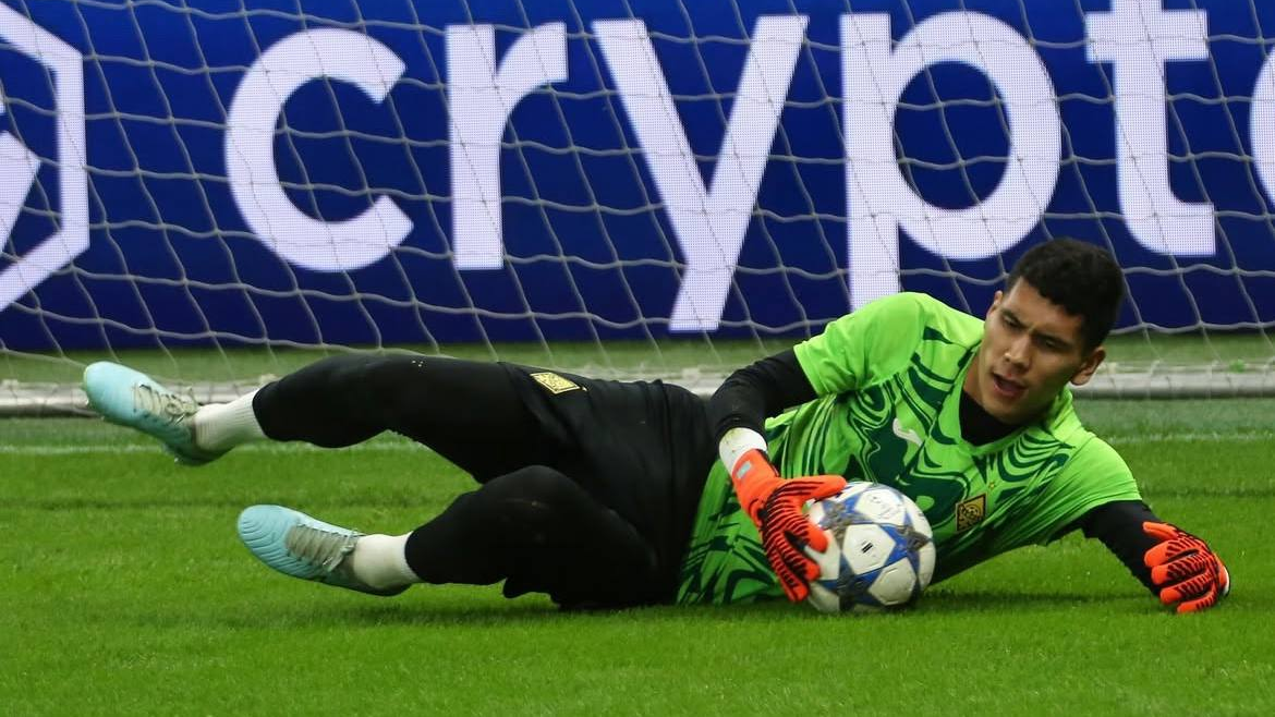 УЕФА Темірлан Анарбековтің сейвін үздіктер қатарына қосты