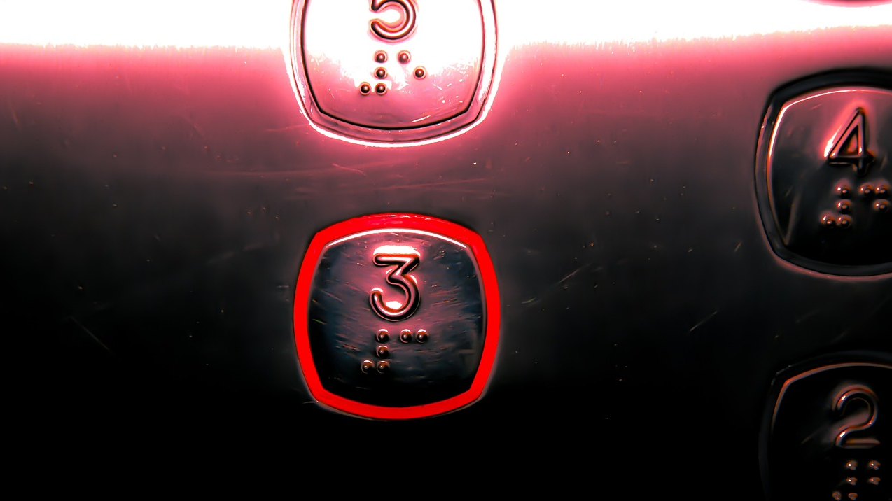 Астанада лифт құлап бір адам қаза тапты: аман қалғандардың жағдайы қалай