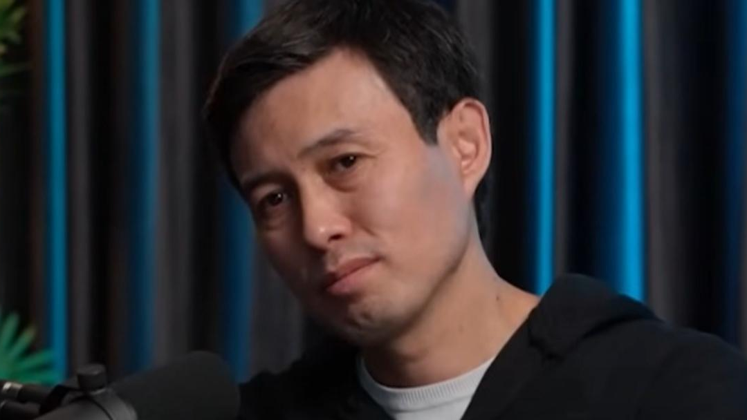 «Көнесің...»: Әнші Ердос Қанаев жантебірентерлік жазба жариялады 