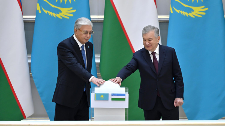 Тоқаев пен Мирзиёев 1,2 миллиард долларлық жеті бірлескен жобаны іске қосты