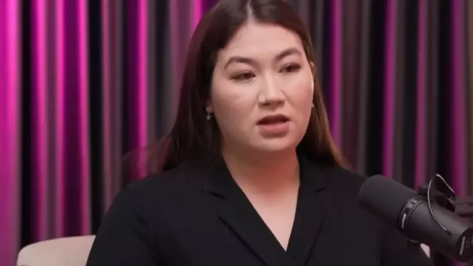 «Жаңа босанған әйелді мазалауды доғарыңдар!»: Aктриса көпшілікті сынға алды