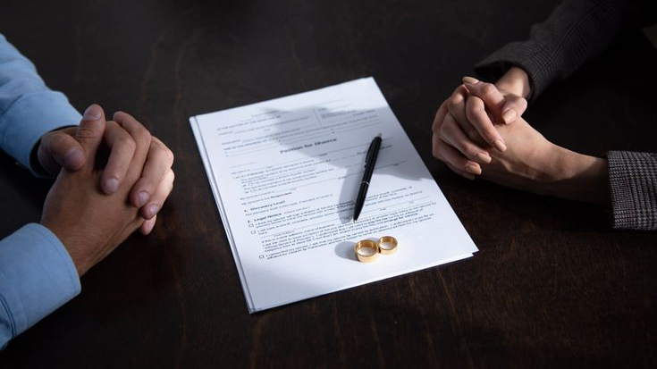 Ажырасқан кезде несие мен мүлік қалай бөлінеді?