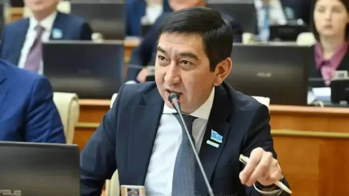 «Алдымен медицинаны түзетіп алсын»: Ринат Зайытов МӘМС жүйесін сынады (ВИДЕО)