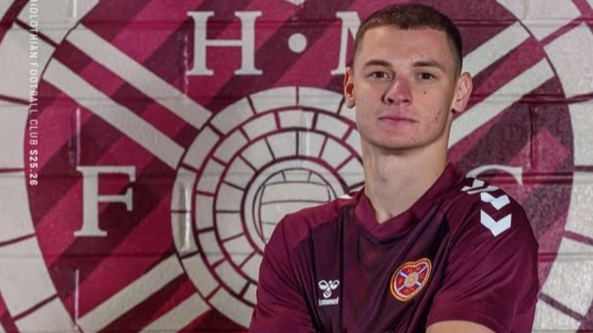 Ислам Чесноков «Хартс» командасына ресми түрде ауысты   