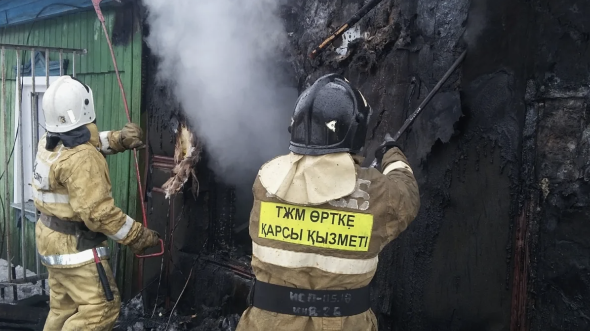 Қарағандыда тұрғын үйден өрт шығып, ер адам адам қаза тапты