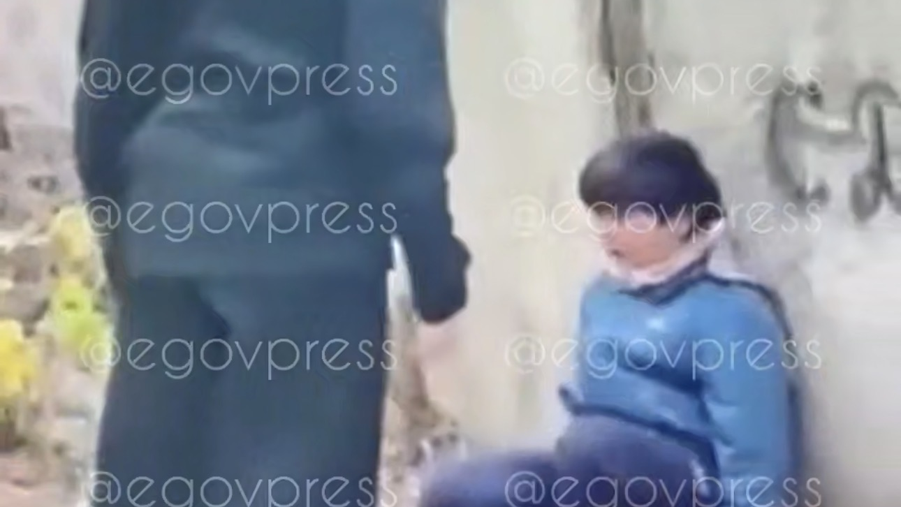 Оралда мектеп оқушысын қатарластары ұрып-соғып, видеосын таратқан (ВИДЕО)