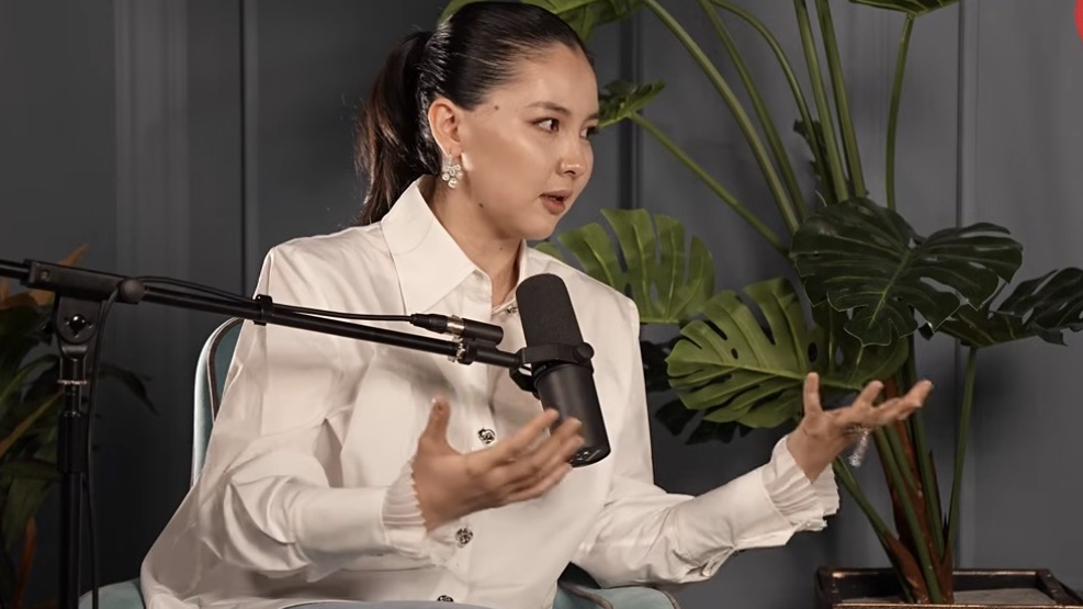 «Қазір маған өнер керек»: Айдана Меденова хиджаб шешу себебін түсіндірді