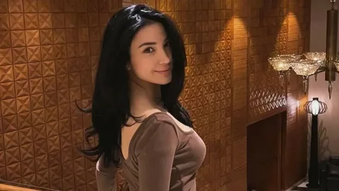 «Мен 10 жылдан бері әншімін»: Блогер Сабина желідегі сынға ашық жауап берді (ВИДЕО) 